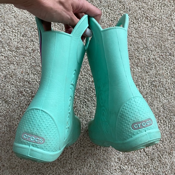 🎈SOLD 🎈Crocs Girls Rainboots - Picture 2 of 4